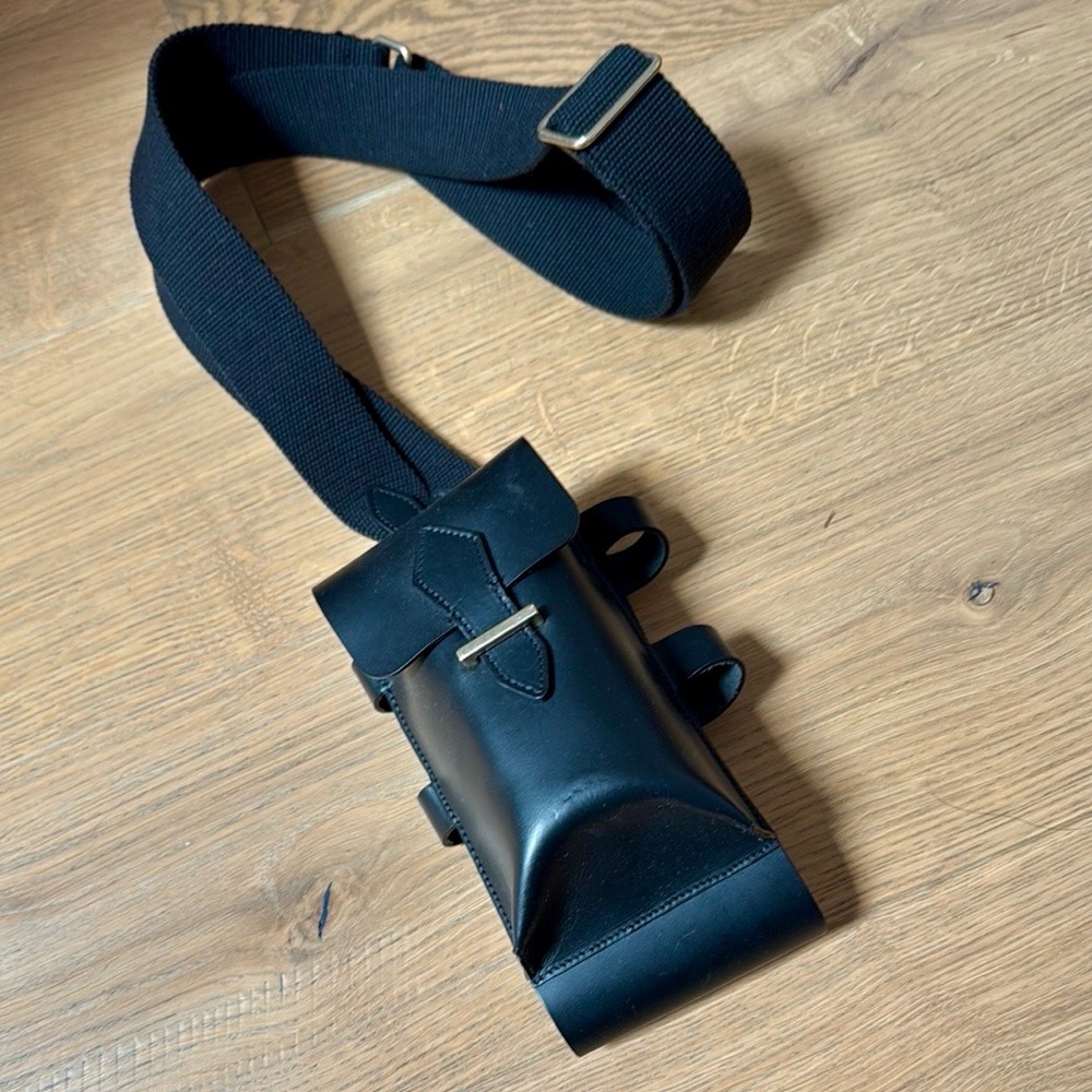 Officina del Poggio black Leather Bottle Bag with Pocket